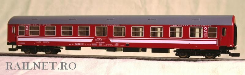 Acelasi vagon CFR seria 59-50 schema rosu-alb de vopsire, vedere catre hol.jpg