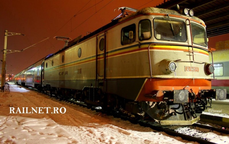 Clasica tricolora 41-0465-9 a Depoului Suceava Nord.jpg