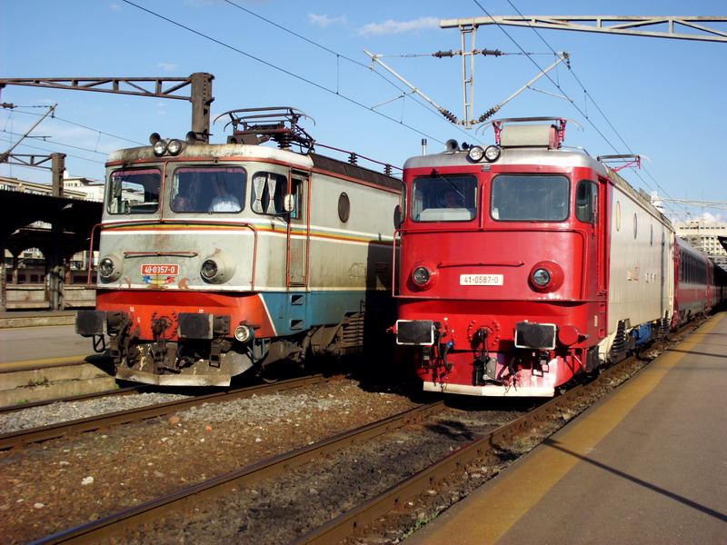 40-0357-0 - 41-0587-0, 03.06.2010 Bucuresti Nord.jpg