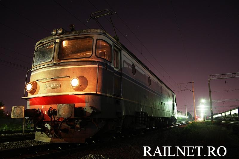 Aceeasi masina luminata de farurile lui 40-0875-1.jpg (63.59 KiB) Vizualizat de 5034 ori Aceeasi masina luminata de farurile lui 40-0875-1.jpg