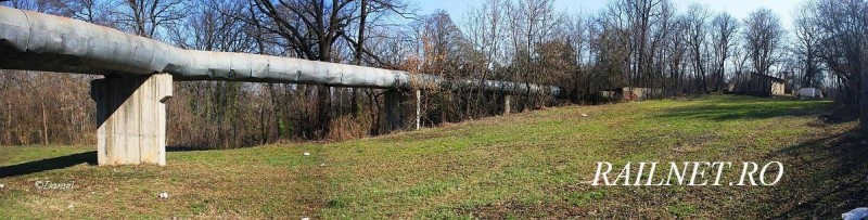 In dreapta varful pantei (Sud) si in stanga la vale, spre Canton (Nord).jpg