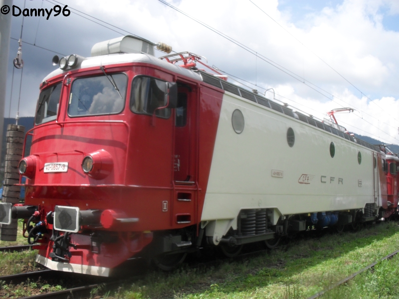 prima locomotiva a Csíksomlyó Expressz este EA 857.jpg
