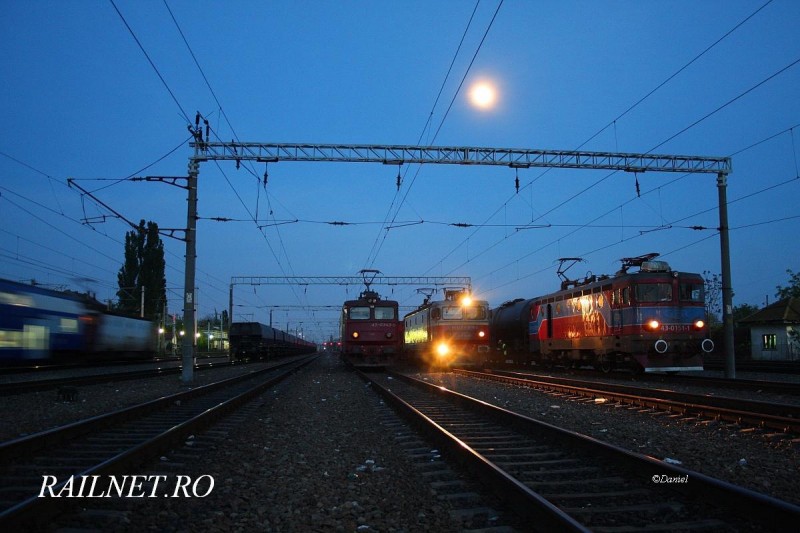 Asteptare in trei (al patrulea alearga).jpg