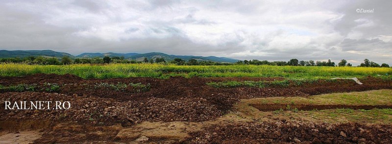 Panorama catre Muntii Sebesului de la Simeria Veche.jpg (146.67 KiB) Vizualizat de 12847 ori Panorama catre Muntii Sebesului de la Simeria Veche.jpg