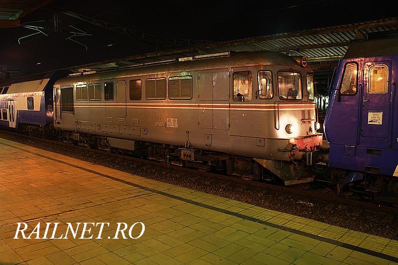 Masina 62-1203-5 a Depoului Bucuresti Calatori cu un tren special in Gara de Nord.jpg