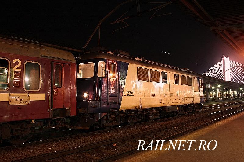 60-0748-8 si primul vagon al trenului pe care este trecuta alta directie.jpg (89.74 KiB) Vizualizat de 8986 ori 60-0748-8 si primul vagon al trenului pe care este trecuta alta directie.jpg