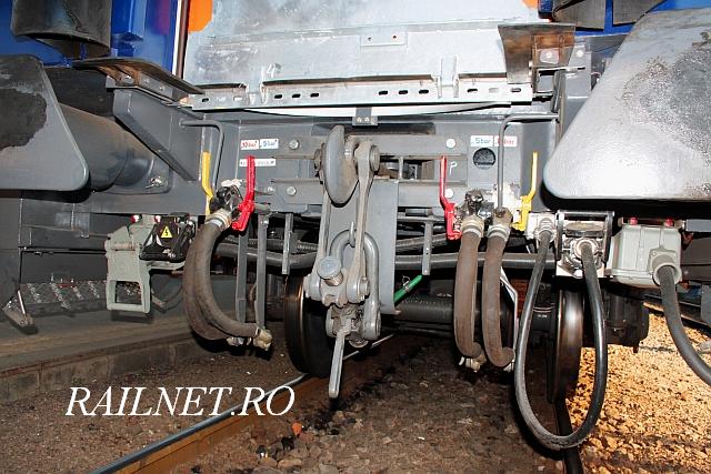 Cupla cu carlig si furtune de aer comprimat, prize electrice.jpg (79.2 KiB) Vizualizat de 256417 ori Cupla cu carlig si furtune de aer comprimat, prize electrice.jpg