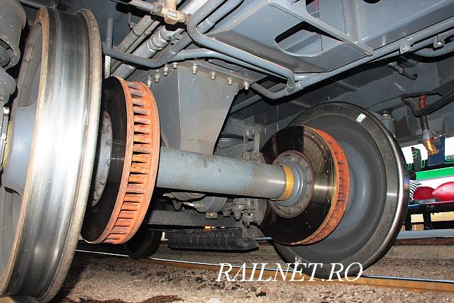 Detaliu osie si discuri de frana.jpg (74.54 KiB) Vizualizat de 256212 ori Detaliu osie si discuri de frana.jpg