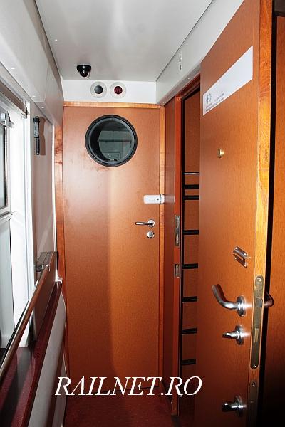 Usa de acces intre holul de serviciu si holul din capatul cu grup sanitar comun.jpg (47.96 KiB) Vizualizat de 256395 ori Usa de acces intre holul de serviciu si holul din capatul cu grup sanitar comun.jpg