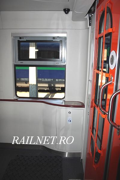 Fereastra a holului cu grup sanitar in dreapta usii de trecere catre holul de serviciu.jpg (45.68 KiB) Vizualizat de 256395 ori Fereastra a holului cu grup sanitar in dreapta usii de trecere catre holul de serviciu.jpg