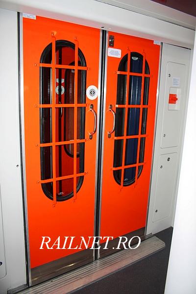 Detaliu usi intercomunicatie.jpg (50.1 KiB) Vizualizat de 264974 ori Detaliu usi intercomunicatie.jpg