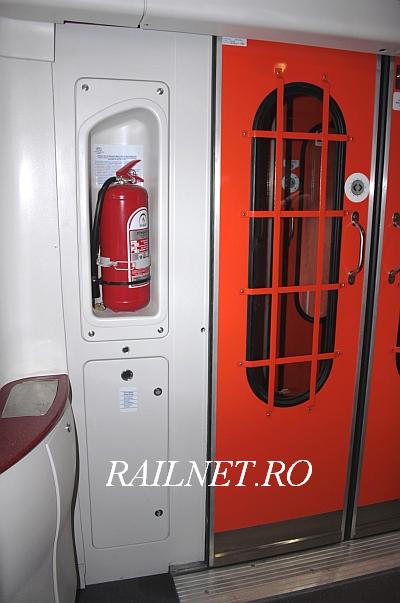 Nisa pentru extinctor pe acest hol de capat.jpg (44.67 KiB) Vizualizat de 256464 ori Nisa pentru extinctor pe acest hol de capat.jpg