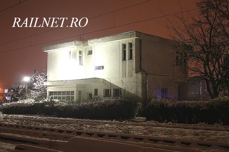 Cladirea ce adaposteste Biroul de Miscare si instalatiile SCB.jpg (101.12 KiB) Vizualizat de 22436 ori Cladirea ce adaposteste Biroul de Miscare si instalatiile SCB.jpg