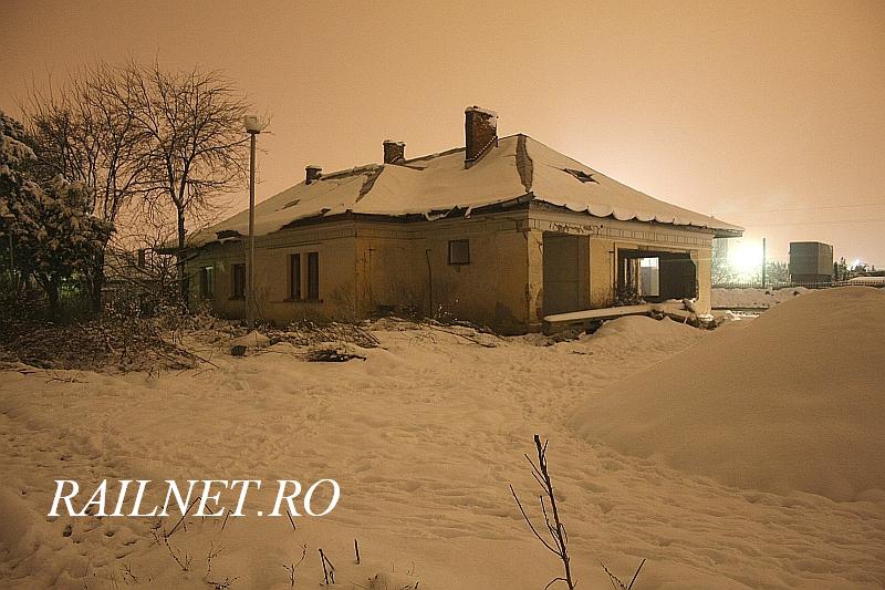 Spatele cladirii vechi a Garii Otopeni.jpg (89.09 KiB) Vizualizat de 22436 ori Spatele cladirii vechi a Garii Otopeni.jpg