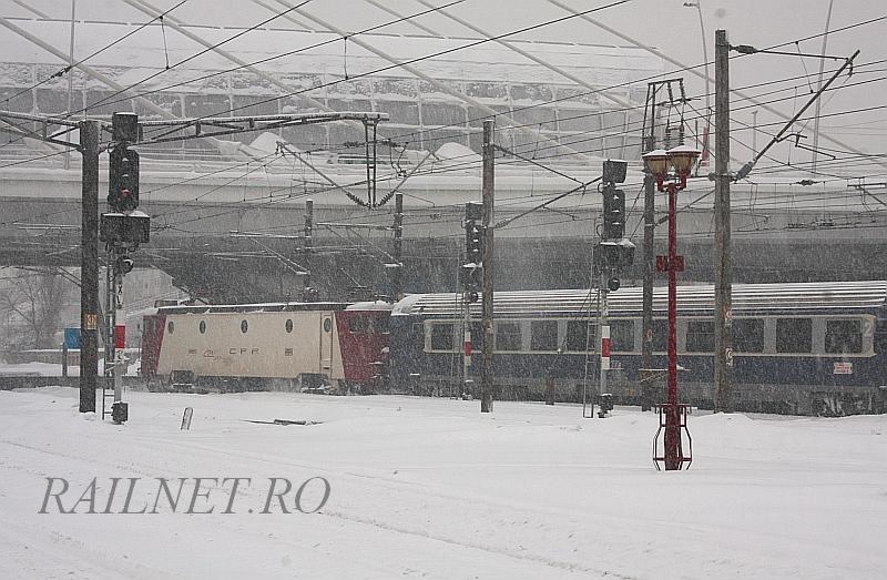 Un alt tren paraseste liniile Garii de Nord.jpg