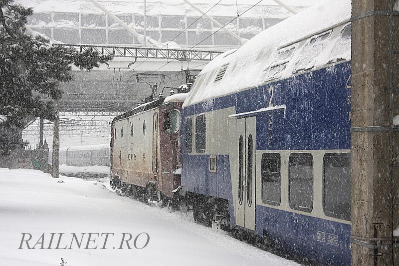 Trenul regio 3003 trage la linia I Bucuresti Nord.jpg