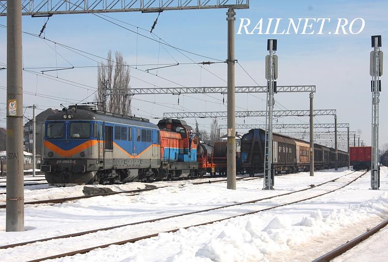 60-0665-4 si 81-0718-7 ale GFR la Chitila (26.02.2012).jpg