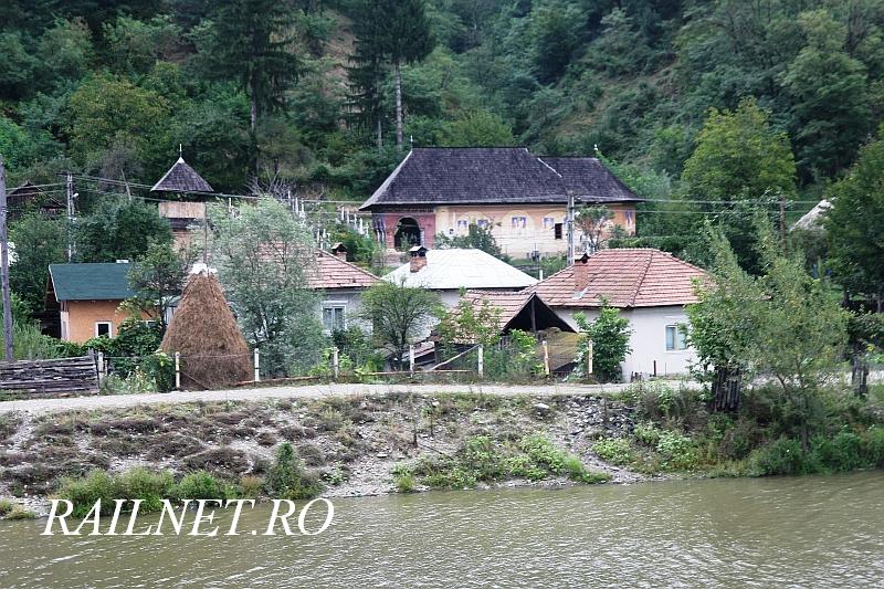 Imagine a catunului Proieni situat in apropiere de poduri.jpg