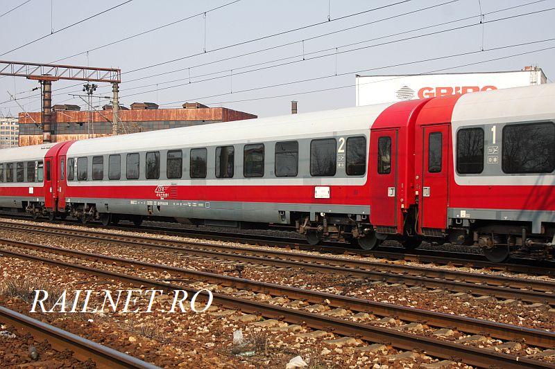 Vagon seria 21-70 de cls 2a (tot Bautzen modernizat) din compunerea aceluiasi tren.jpg