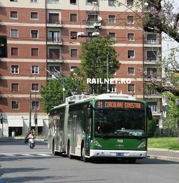 VAN HOOL articulat inainte de un macaz.jpg