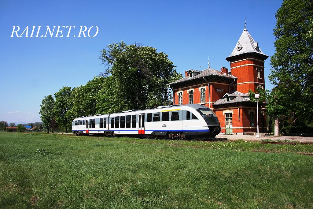 Trenul IR 1783 trece prin Baiculesti cu 60kmh.jpg (192.94 KiB) Vizualizat de 9617 ori Trenul IR 1783 trece prin Baiculesti cu 60kmh.jpg