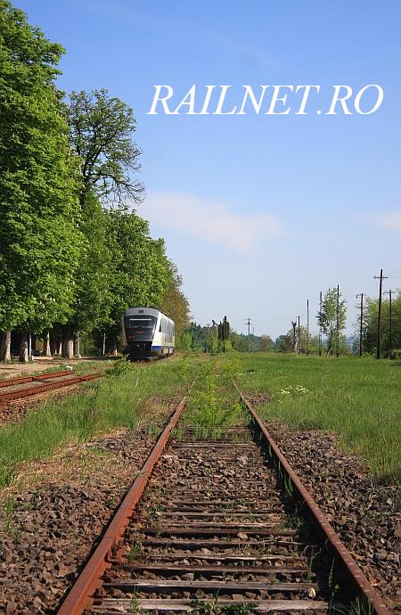 Trenul ajunge in cateva secunde in capatul X al statie de unde iese in viteza catre Pitesti.jpg (91.94 KiB) Vizualizat de 9617 ori Trenul ajunge in cateva secunde in capatul X al statie de unde iese in viteza catre Pitesti.jpg