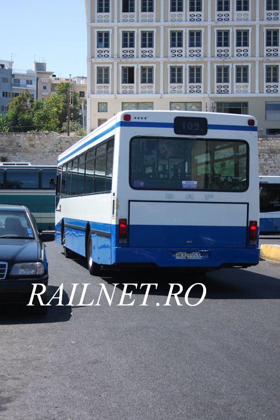Acelasi DAF al liniei 100 in terminalul B.JPG