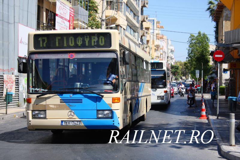 Pe linia 17 un autobuz marca Mercedes.JPG