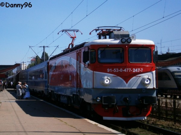 Elodia 247 si grupa de brasov s-a decuplat de la garnitura trenului IR1645.jpg