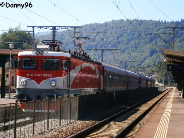 Elodia 551 cu un IR in SInaia.jpg