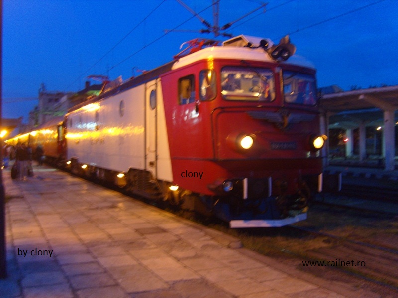 060-EA1-106 night.JPG