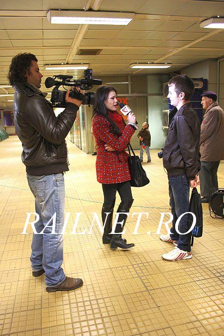 Pasionat la interviu. An enthusiast is given an interview.jpg