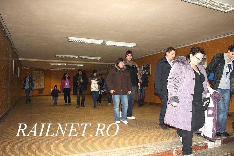 Alti vizitatori intra in Centru. Other visitors entering the Center.jpg