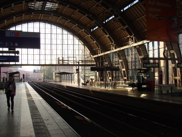 Gara centrala Berlin - vagon CFR Calatori 14.JPG