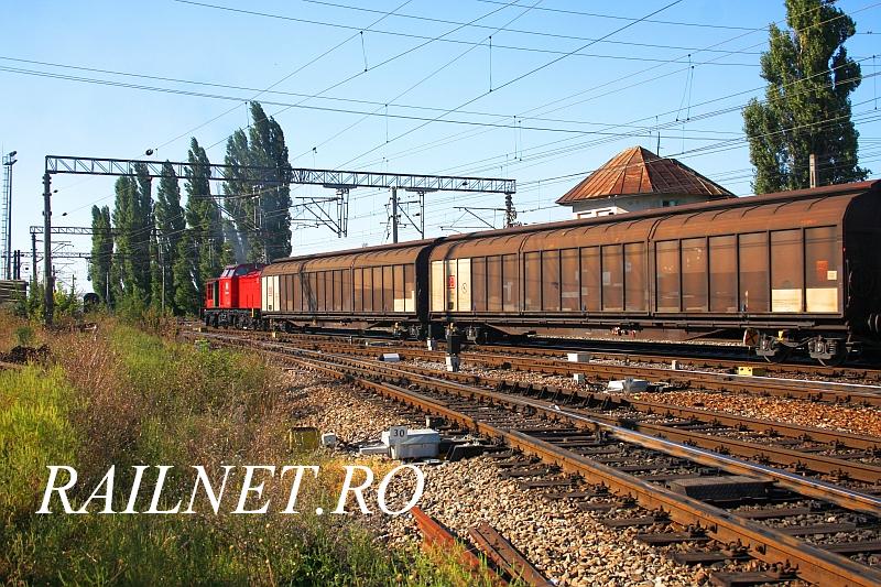 84-5003-8 cu un convoi de vagoane tip Habis ale DB Schenjer la Chitila (septembrie 2012).jpg