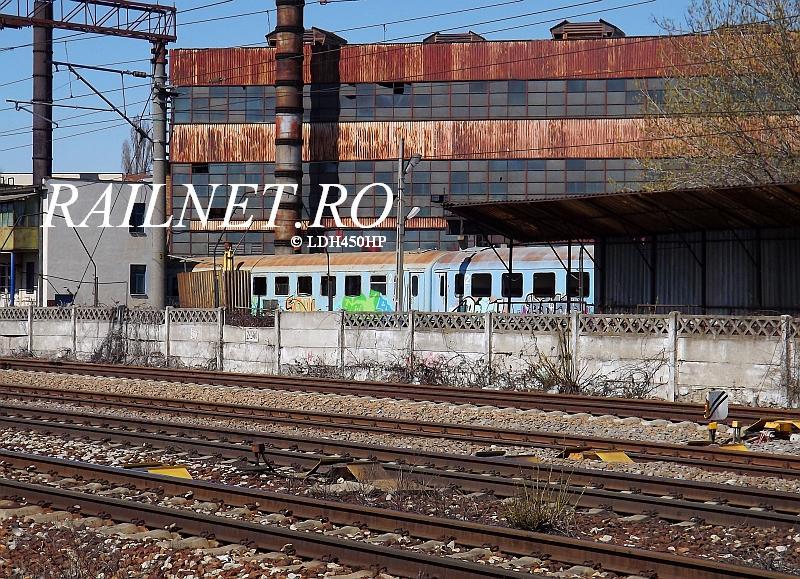 In dreptul haleor Griro doua vagoane tip IVA.JPG (182.99 KiB) Vizualizat de 8726 ori In dreptul haleor Griro doua vagoane tip IVA.JPG