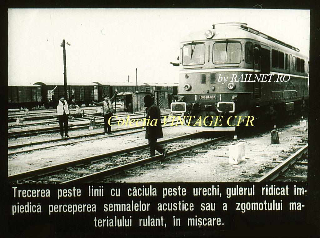 15. Crossing the tracks with the cap over your ears or wearing a high collar, obstructs the perception of the acoustic signals or the rolling stock's moving noise .jpg (137.18 KiB) Vizualizat de 39841 ori 15. Crossing the tracks with the cap over your ears or wearing a high collar, obstructs the perception of the acoustic signals or the rolling stock's moving noise .jpg