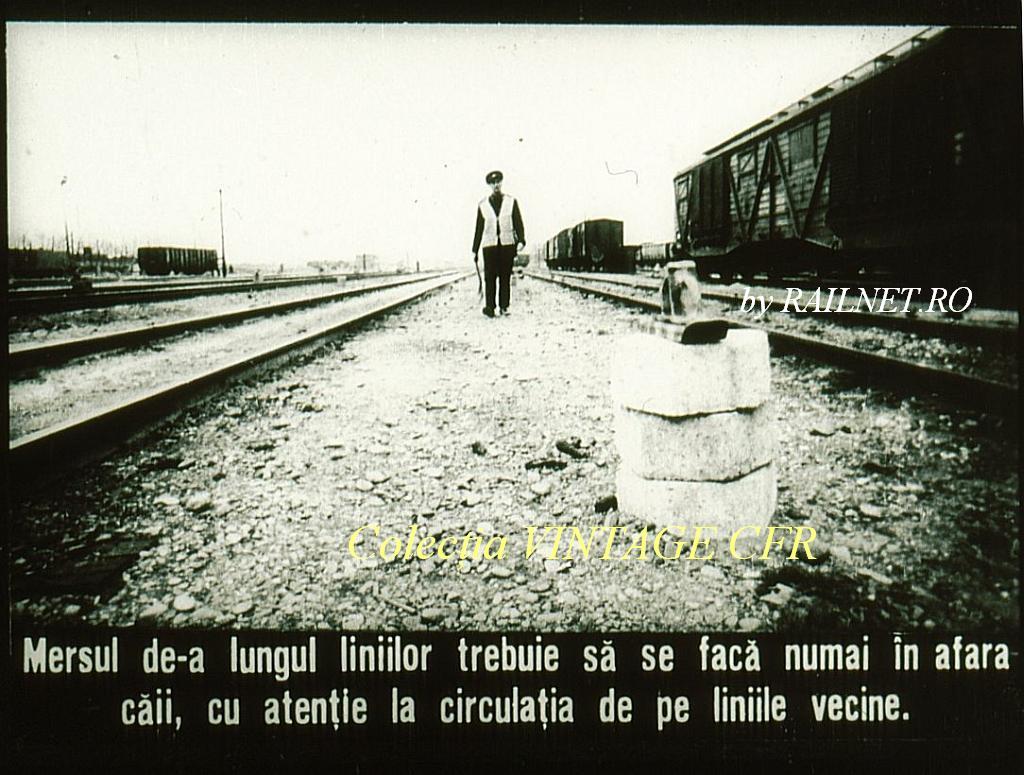 22.Walking along the tracks must be done only outside the railway, paying attention to the traffic of the neighboring lines.jpg (138.09 KiB) Vizualizat de 39841 ori 22.Walking along the tracks must be done only outside the railway, paying attention to the traffic of the neighboring lines.jpg