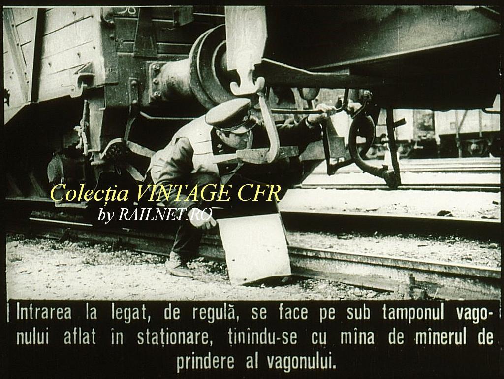 30.The coupling it's maded usually under the buffer, when the wagon is stationed, by holding you with the hand of the wagon's handle grip.jpg (141.79 KiB) Vizualizat de 39841 ori 30.The coupling it's maded usually under the buffer, when the wagon is stationed, by holding you with the hand of the wagon's handle grip.jpg