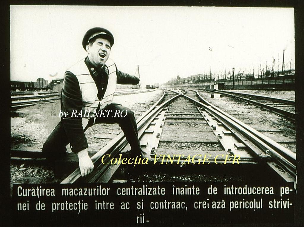 37.Cleaning the automatic switches before introducing the safety wedge between the point blade and the fixed rail, creates the risk of being crushed .jpg (130.24 KiB) Vizualizat de 55419 ori 37.Cleaning the automatic switches before introducing the safety wedge between the point blade and the fixed rail, creates the risk of being crushed .jpg