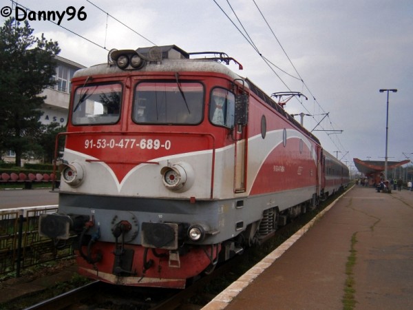 91-53-0-477-689-0 a depoului Brasov cu grupa de Brasov a IR1528 Sibiu - Bucuresti Nord.jpg