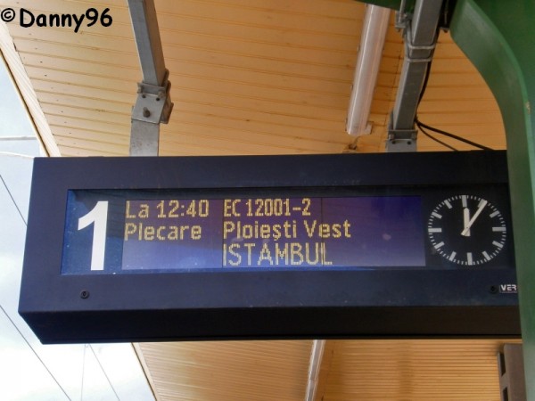 Tabela statiei Sinaia arata trenul VSOE.jpg