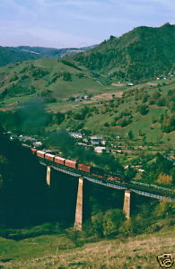 CFR150 139 pe viaductul Romuli salva-sighet 1998.jpg