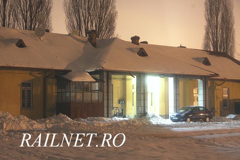 Porticul inghetat al fostului birou de miscare.jpg (82.36 KiB) Vizualizat de 14001 ori Porticul inghetat al fostului birou de miscare.jpg