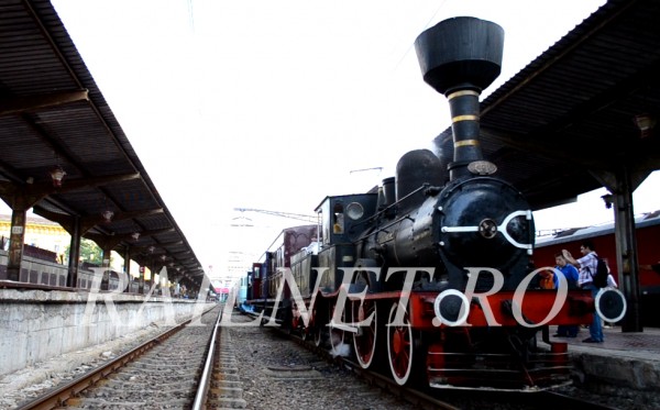 Batrana Calugareni intr-una din putinele sale plecari de la linia 13 Bucuresti Nord.jpg (516.39 KiB) Vizualizat de 27814 ori Batrana Calugareni intr-una din putinele sale plecari de la linia 13 Bucuresti Nord.jpg