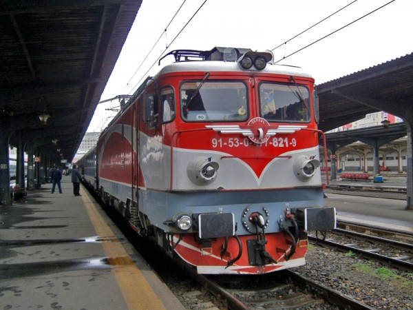 91 53 0 477 821-9 a depoului Brasov cu IR1645 in Bucuresti Nord.jpg