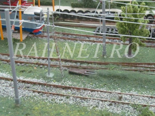 Incercare esuata de a ascunde mecanismul unui macaz. Iese de sub mocheta aia.jpg (444.24 KiB) Vizualizat de 56237 ori Incercare esuata de a ascunde mecanismul unui macaz. Iese de sub mocheta aia.jpg