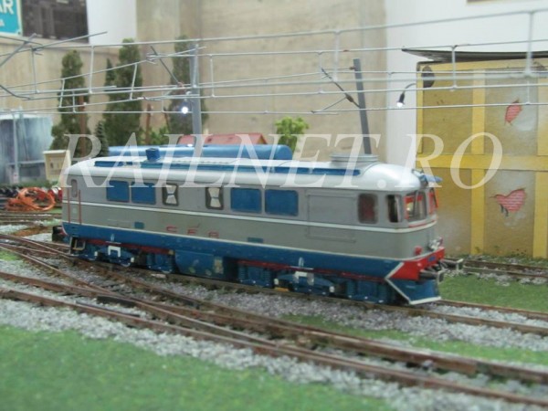 De aerograf nu cred ca a auzit domnul Tofan. Lasa ca e bine si cu pensula.jpg (376.42 KiB) Vizualizat de 56237 ori De aerograf nu cred ca a auzit domnul Tofan. Lasa ca e bine si cu pensula.jpg