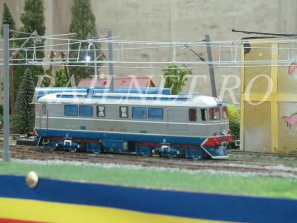 Bietul DA, cred ca si-a luat mai multe carioci si pensule de oja pe carcasa...jpg (348.19 KiB) Vizualizat de 56280 ori Bietul DA, cred ca si-a luat mai multe carioci si pensule de oja pe carcasa...jpg