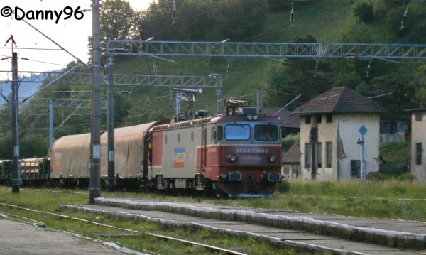 91 53 0 474 038-3 cu un Marfar in Ghimes.jpg
